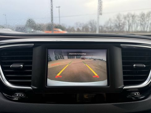 Used 2023 Chrysler Voyager LX image 19