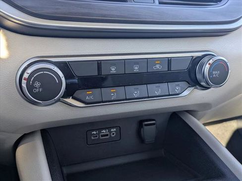 Used 2025 Nissan Altima 2.5 SV image 14