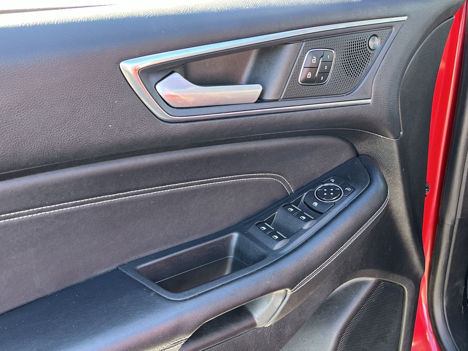 Used 2022 Ford Edge Titanium AWD/4WD image 15