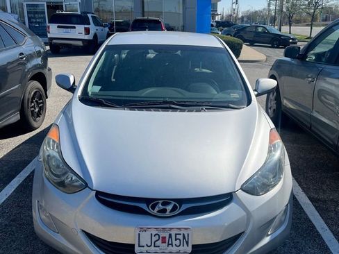 Used 2013 Hyundai Elantra GLS w/ Preferred Pkg image 2