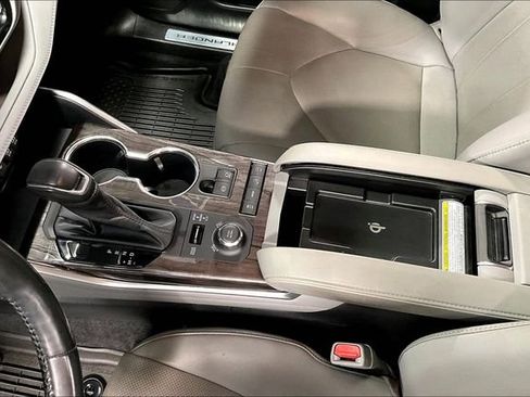 Used 2021 Toyota Highlander Limited AWD/4WD image 19