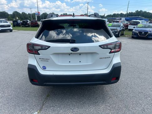 Used 2023 Subaru Outback Premium AWD/4WD image 4