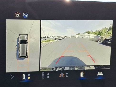 Used 2025 Chevrolet Equinox ACTIV w/ Safety and Technology Package AWD/4WD image 18