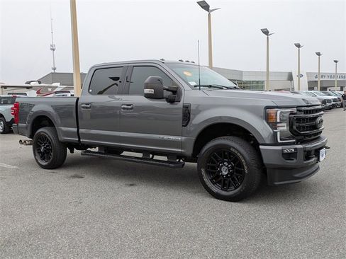 Certified 2022 Ford F250 Lariat w/ Black Appearance Package image 2