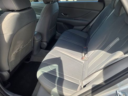 Used 2022 Hyundai Elantra SEL w/ Convenience Package FWD image 23