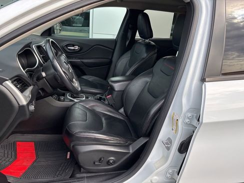 Used 2014 Jeep Cherokee Trailhawk w/ Leather Interior Group image 11