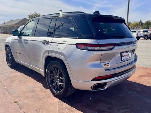 New 2025 Jeep Grand Cherokee Summit image 8