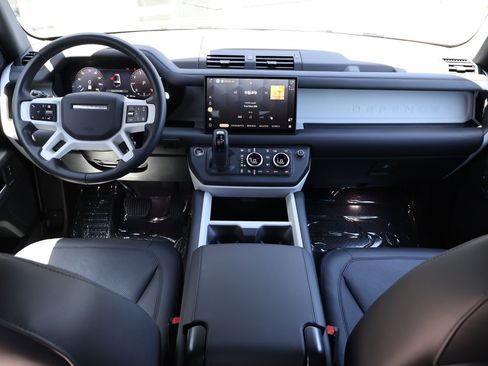 Certified 2025 Land Rover Defender 130 X-Dynamic SE AWD/4WD image 28