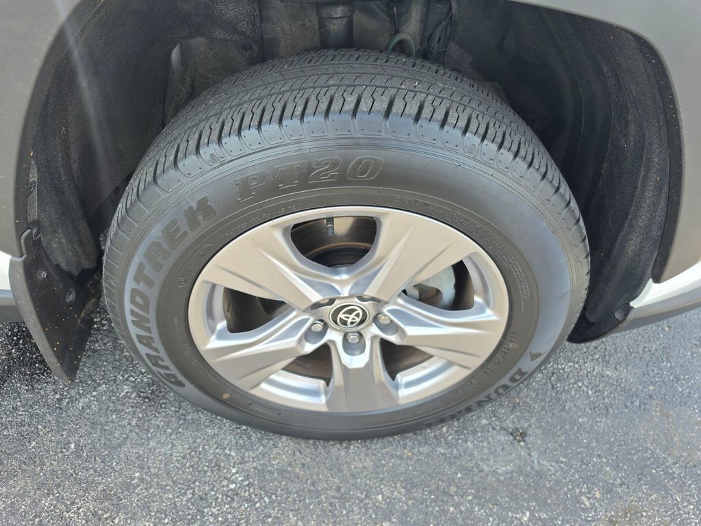 Used 2023 Toyota RAV4 XLE FWD image 36