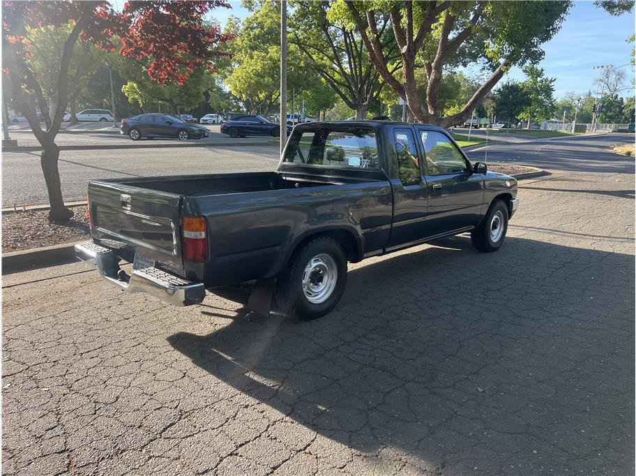 Used 1990 Toyota Pickup Deluxe RWD image 7