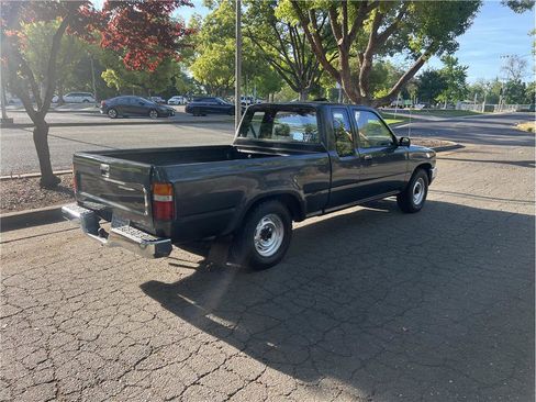 Used 1990 Toyota Pickup Deluxe RWD image 7