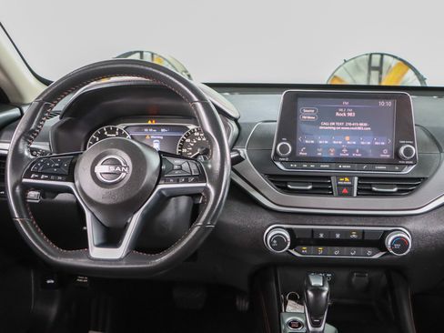 Used 2024 Nissan Altima 2.5 SR FWD image 17