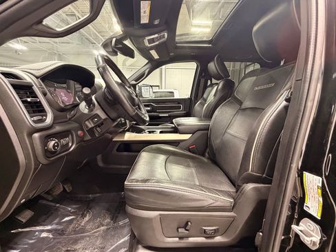 Used 2019 RAM 2500 Laramie w/ Black Appearance Package AWD/4WD image 24