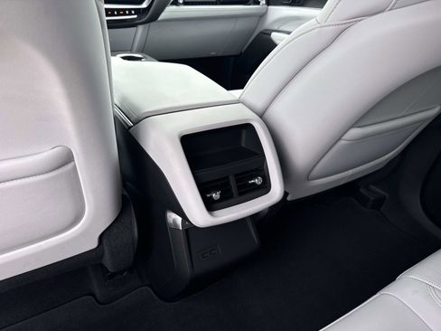 Used 2024 Cadillac Lyriq Luxury RWD image 16