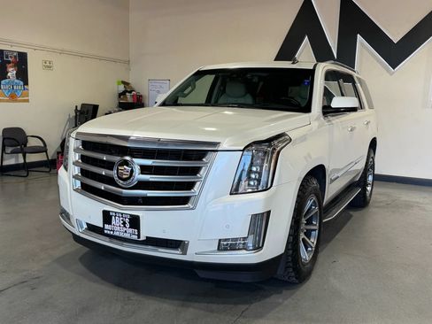 Used 2015 Cadillac Escalade Luxury AWD/4WD image 1