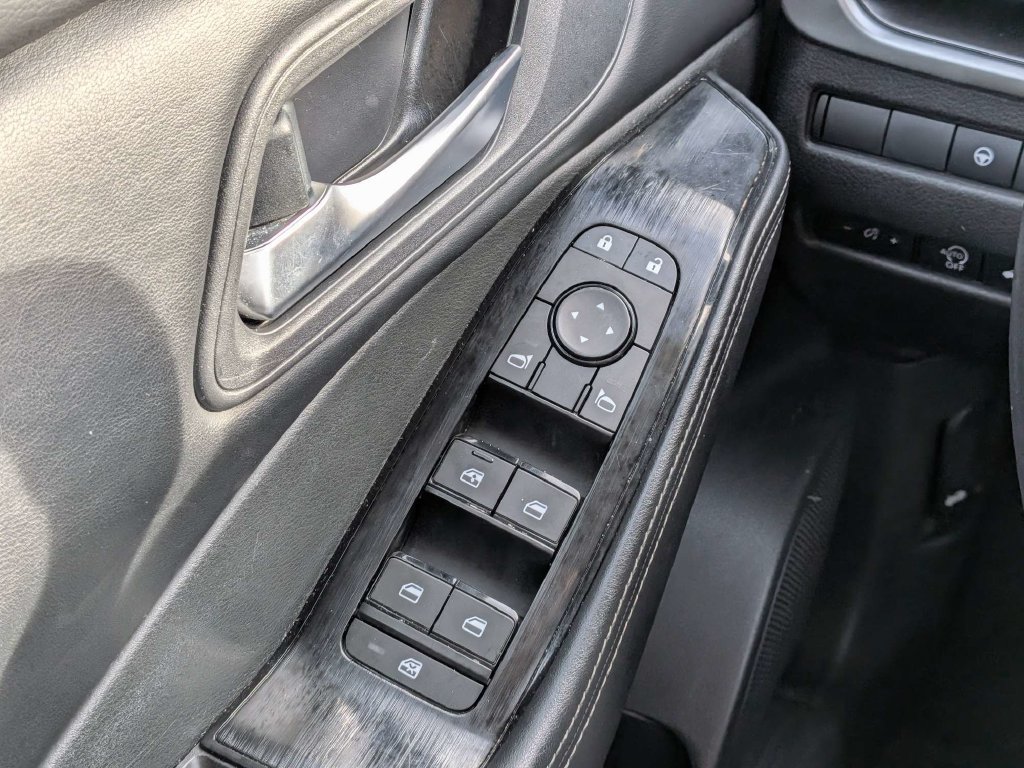 Used 2025 Nissan Rogue SV AWD/4WD image 22