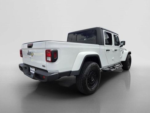 Used 2023 Jeep Gladiator Overland AWD/4WD image 5