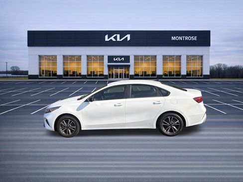 Used 2022 Kia Forte LXS FWD image 9