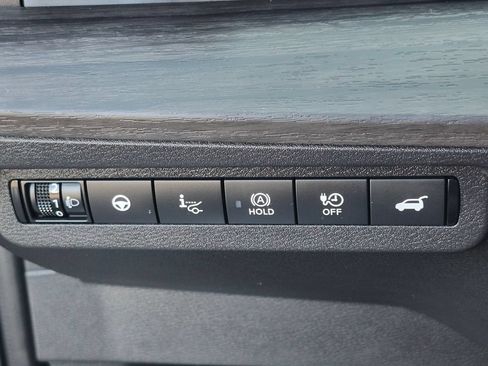 Used 2024 Nissan Ariya AWD image 23