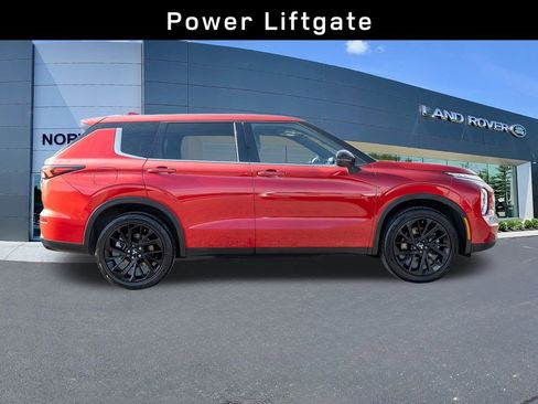 Used 2023 Mitsubishi Outlander SE Black Edition image 8