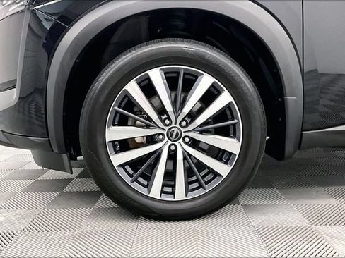 Used 2022 Nissan Pathfinder Platinum AWD/4WD image 10