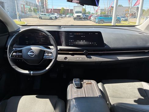 Used 2025 Nissan Ariya AWD image 27