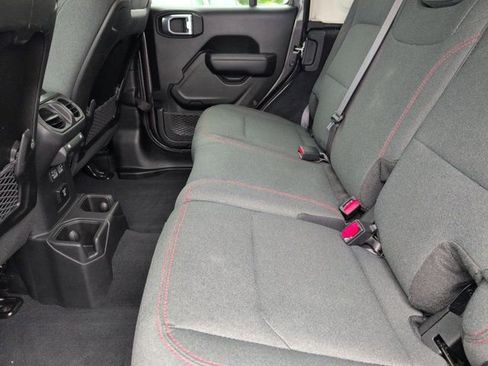 Used 2025 Jeep Wrangler Unlimited Rubicon w/ Convenience Group image 27