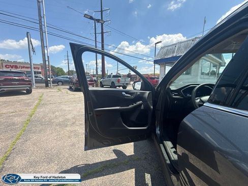 Used 2020 Ford Escape Titanium AWD/4WD image 14