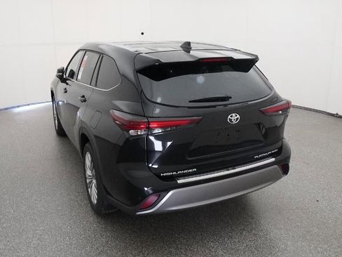 New 2026 Toyota Highlander Platinum image 6