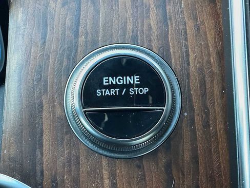 Used 2025 Mercedes-Benz GLC 350e 4MATIC image 35