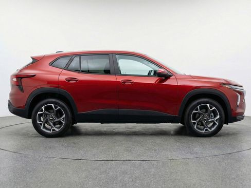 Used 2025 Chevrolet Trax LT image 9