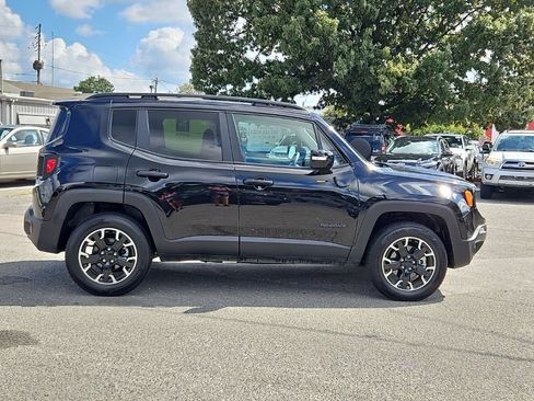 Used 2023 Jeep Renegade Latitude AWD/4WD image 8