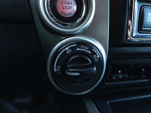 Used 2018 Nissan Titan PRO-4X image 22