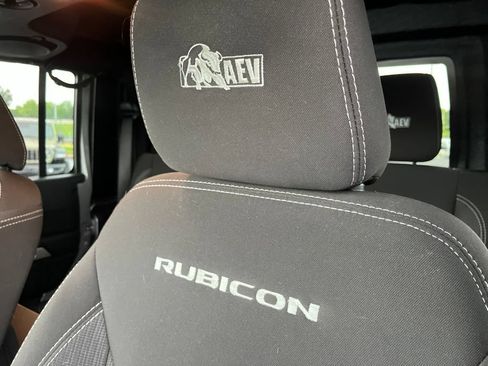 Used 2014 Jeep Wrangler Unlimited Rubicon w/ Connectivity Group AWD/4WD image 33