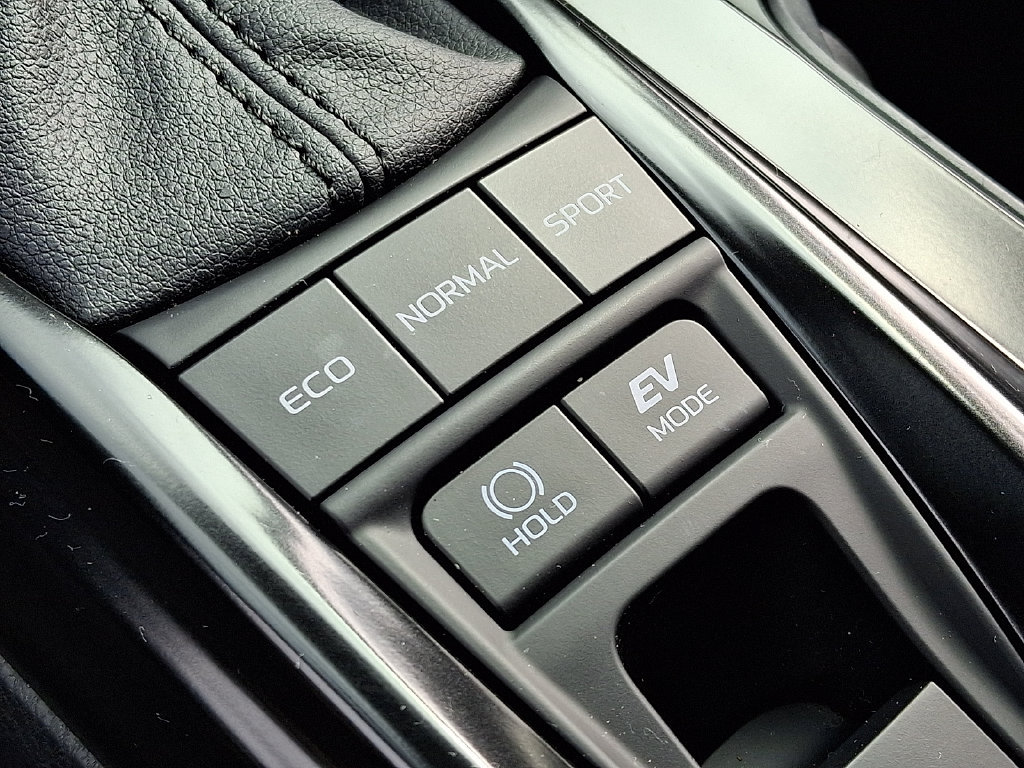 Used 2025 Toyota Camry LE w/ Convenience Package FWD image 19