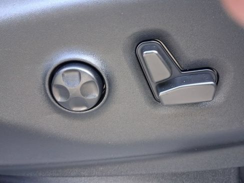 Used 2022 Chrysler Pacifica Limited AWD/4WD image 37