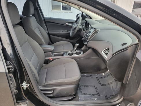 Used 2018 Chevrolet Cruze LT w/ Convenience Package image 25