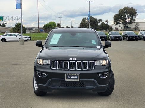 Used 2017 Jeep Grand Cherokee Laredo w/ Quick Order Package 2BE image 2