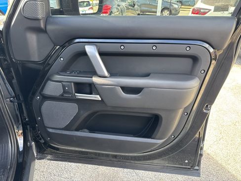 Used 2023 Land Rover Defender 110 V8 image 27