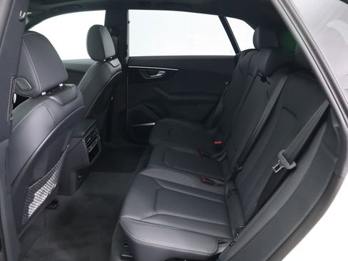 Used 2025 Audi Q8 Premium Plus w/ Premium Plus Package image 23
