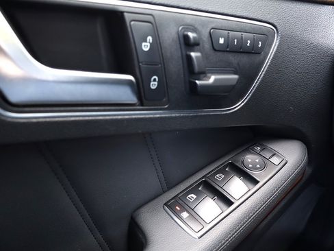 Used 2013 Mercedes-Benz E 350 BlueTEC Sedan image 32