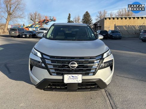 Used 2025 Nissan Rogue SV AWD/4WD image 2