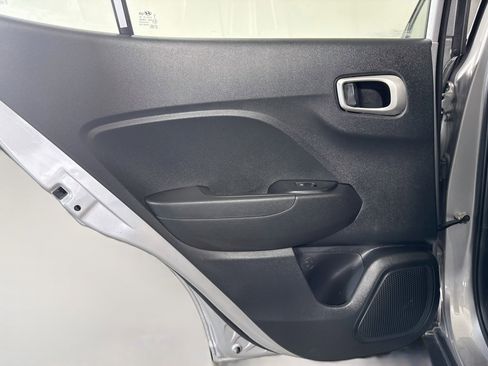 Used 2026 Hyundai Venue SE FWD image 25