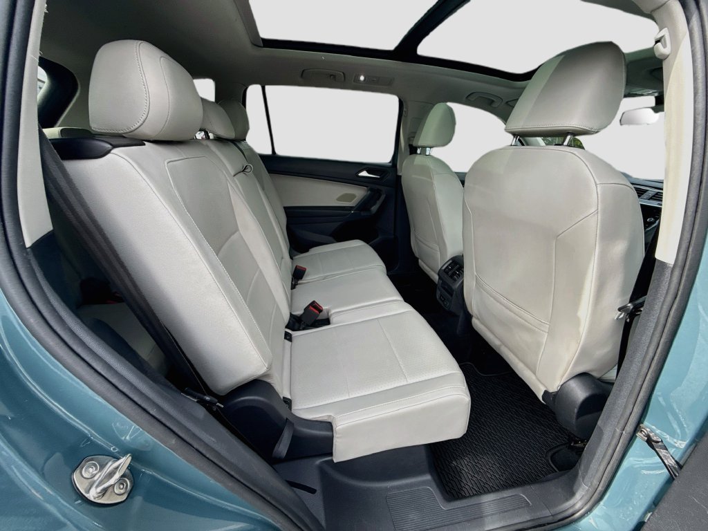 Used 2020 Volkswagen Tiguan SE w/ Panoramic Sunroof Package AWD/4WD image 34
