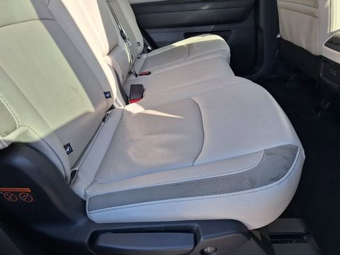 Used 2024 Nissan Pathfinder SL image 26