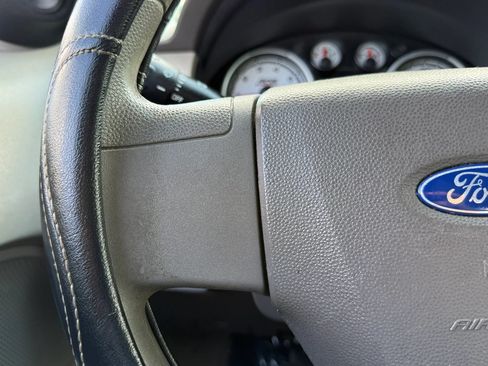 Used 2010 Ford Focus S FWD image 29