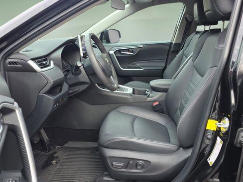 Used 2023 Toyota RAV4 XLE Premium image 10