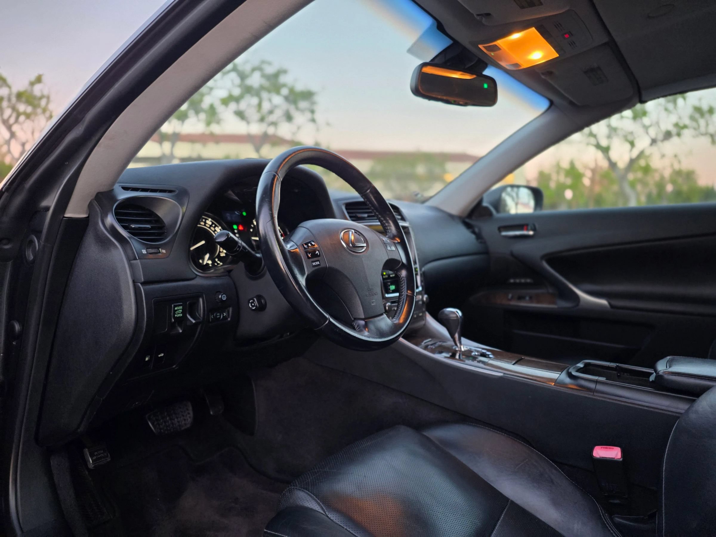 Used 2010 Lexus IS 350C w/ Luxury Pkg RWD image 17
