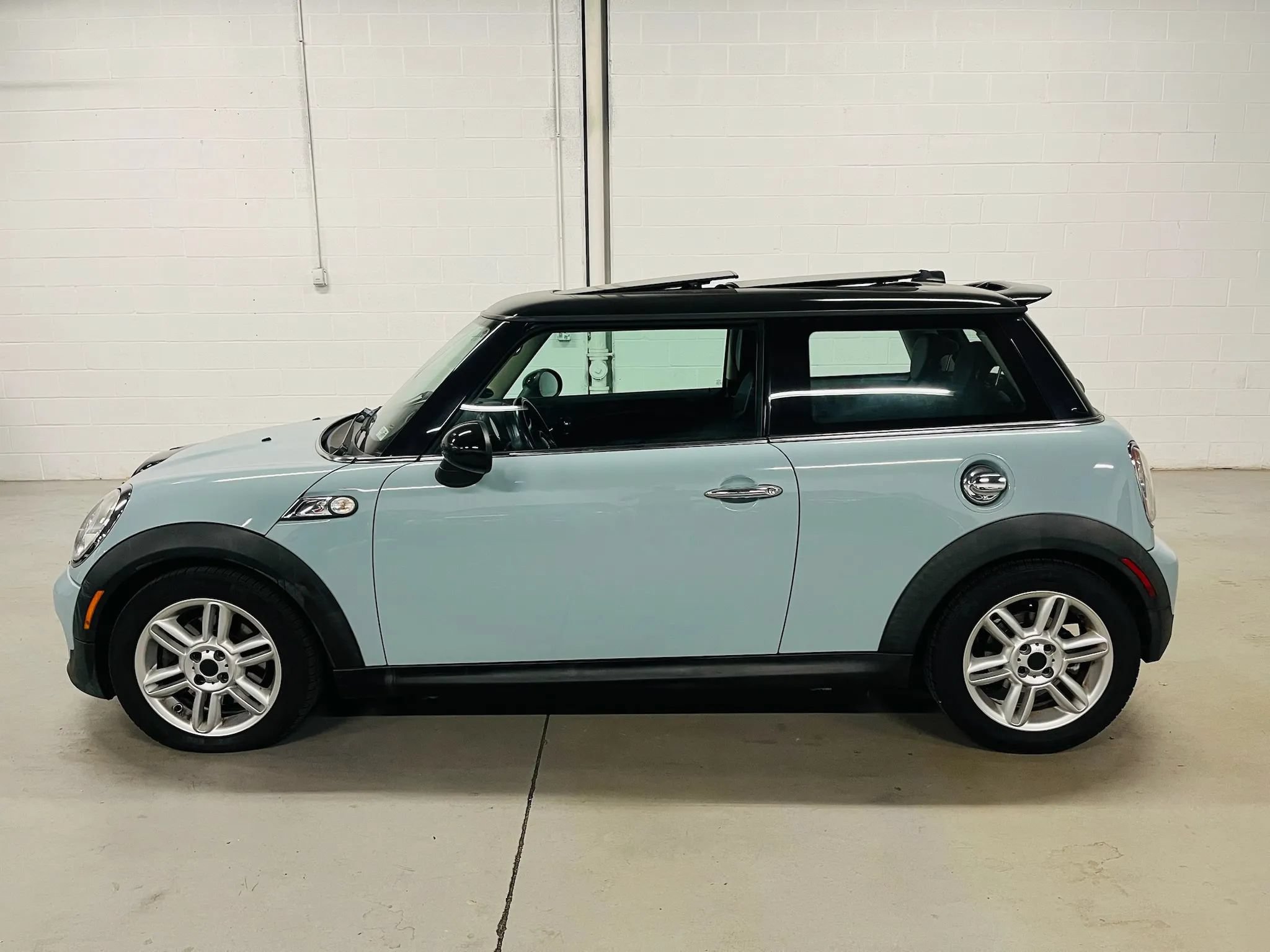 Used 2011 MINI Cooper S FWD image 5