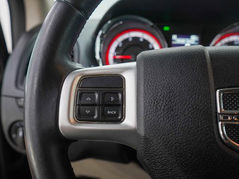 Used 2014 Dodge Grand Caravan SXT w/ Rear Park Assist Package FWD image 28